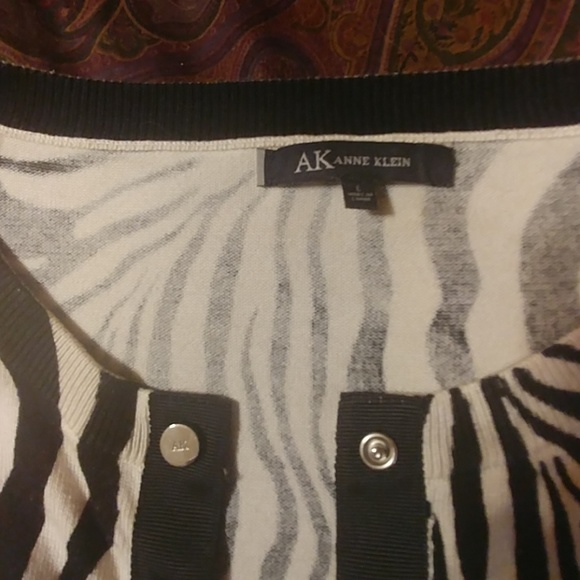 Anne Klein Zebra print top - Picture 2 of 6